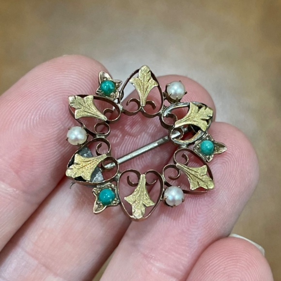 Antique Victorian 10k Yellow Gold Turquoise Pearl Ivy Leaf Wreath Brooch - Picture 9 of 10